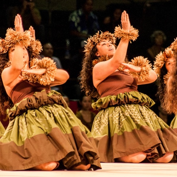 hula dancers