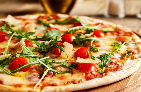Picture of a vegetable pizza